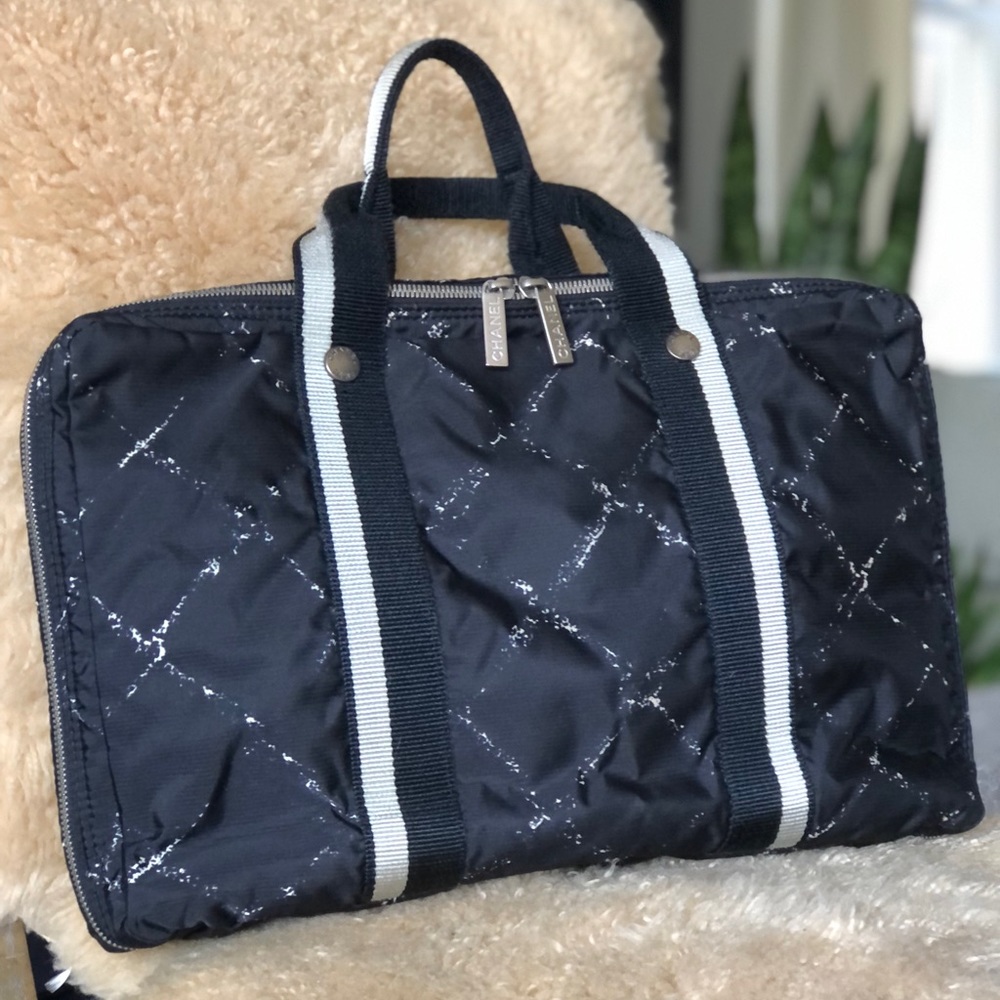 💕ONE DAY SALE! Beautiful Auth Chanel Bag!💗